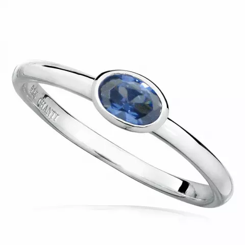 oval blå zirkon ring i rhodinerat silver
