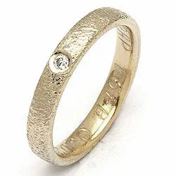 Vigselsring från rs of scandinavi i 8 karat guld 0,02 ct