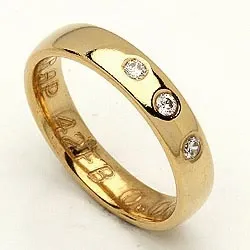 Vigselsring från rs of scandinavi i 8 karat guld 0,06 ct