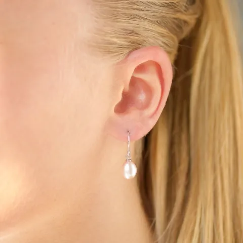 7-7,5 mm pärlörhängen i rhodinerat silver