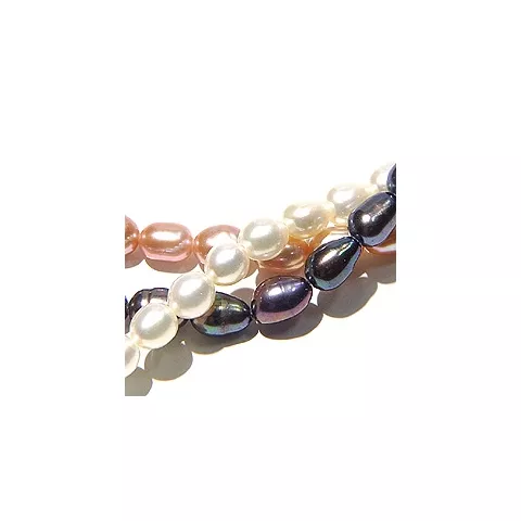 3-raders pärlhalsband med sötvattenspärlor og sötvattenspärlor og sötvattenspärlor.