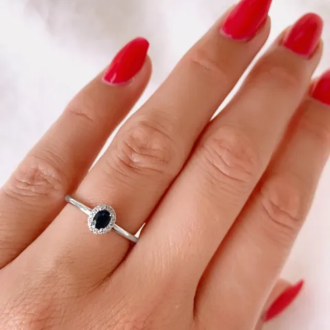 oval safir diamantring i 14 karat vitguld 0,25 ct 0,05 ct
