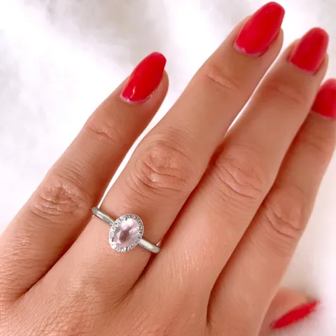 oval kvarts diamantring i 14 karat vitguld 0,80 ct 0,09 ct