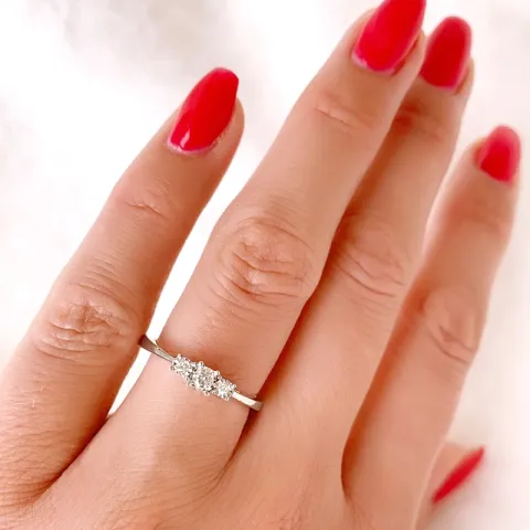 Diamant ring i 14 karat vitguld 0,06 ct 0,03 ct