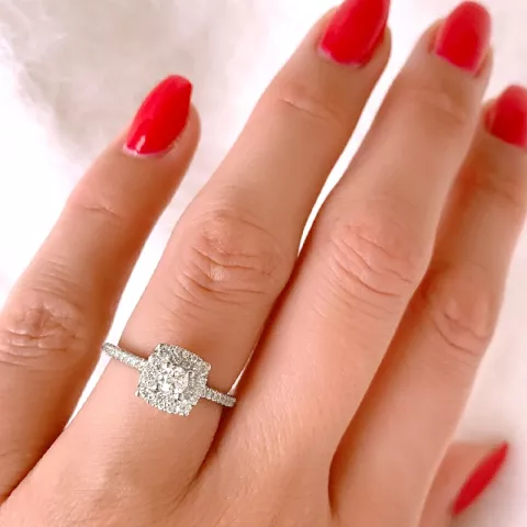fyrkantigt diamant ring i 14  karat vitguld 0,21 ct 0,30 ct