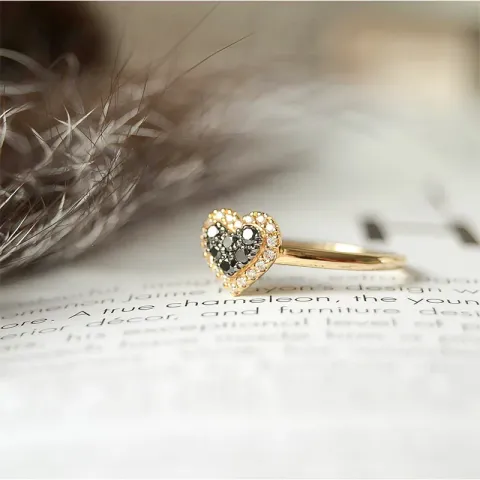 Hjärta sort diamant ring i 14 karat guld 0,13 ct 0,09 ct