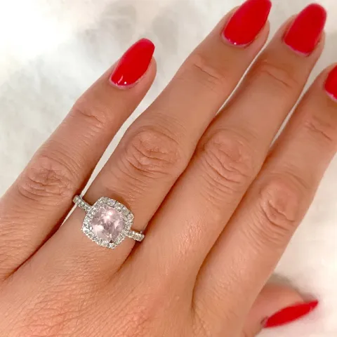 fyrkantigt kvarts diamantring i 14 karat vitguld 1,45 ct 0,44 ct