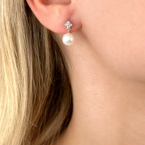 blommor pärla diamantörhängen i 14 karat vitguld med diamant