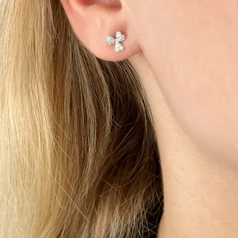 treklöver diamant örhängestift i 14 karat vitguld med diamant