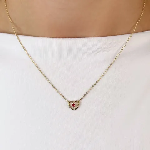 42 cm hjärta rubin hängen med halskedja i 14 carat guld 0,07 ct