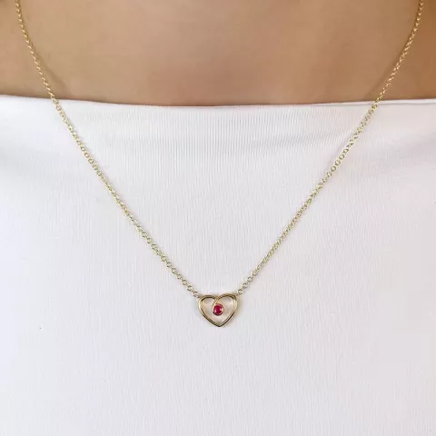 42 cm hjärta rubin hängen med halskedja i 14  carat guld 0,07 ct