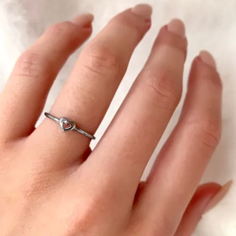 Simple Rings hjärta ring i svart rhodinerat silver