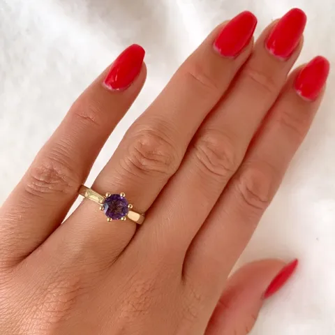 ametist solitärring i 14  karat guld 0,95 ct