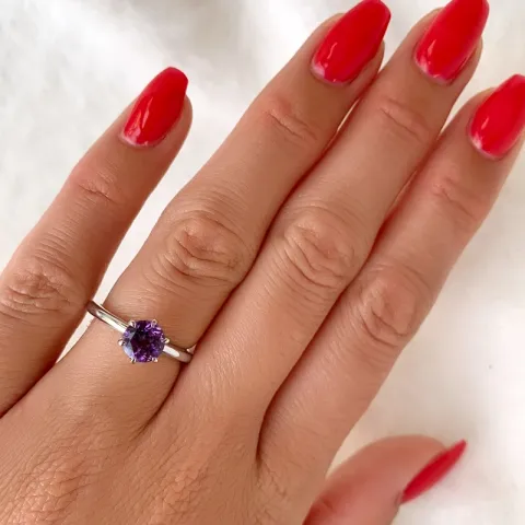 ametist solitärring i 14  karat vitguld 0,95 ct