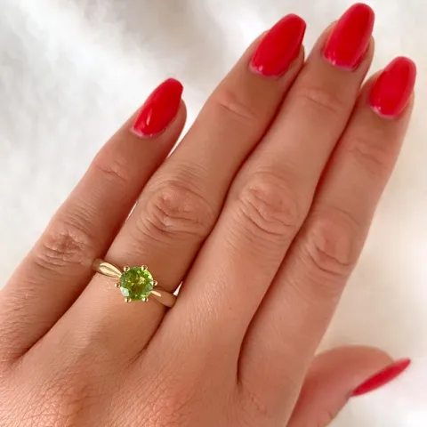 grön peridot solitärring i 14  karat guld 1,27 ct