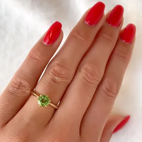 grön peridot solitärring i 14  karat guld 1,27 ct