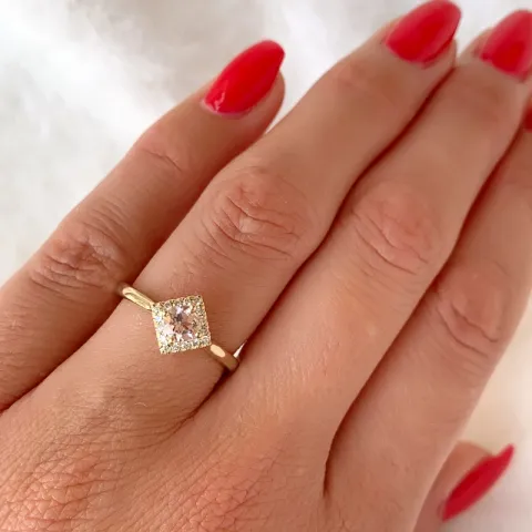 fyrkantigt morganit diamantring i 14 karat guld 0,32 ct 0,112 ct