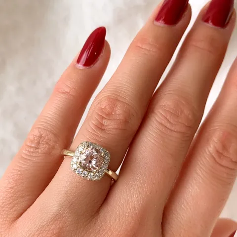 elegant fyrkantigt morganit diamantring i 14 karat guld 0,98 ct 0,624 ct