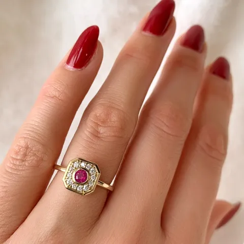 fyrkantigt rubin diamantring i 14 karat guld 0,306 ct 0,192 ct