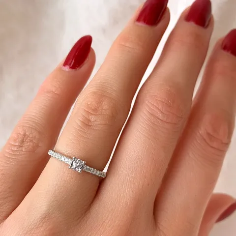 diamant ring i 14 karat vitguld 0,057 ct 0,102 ct