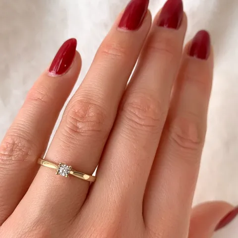 diamant solitärring i 14  karat guld 0,051 ct