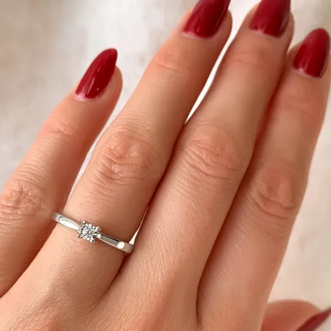 diamant solitärring i 14  karat vitguld 0,051 ct