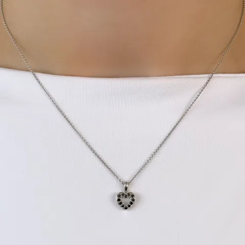 hjärta sort diamant hängen i 14 carat vitguld 0,149 ct