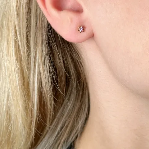 2 x 0,07 ct rosa safir solitäreörhängestift i 14 karat guld med rosa safir
