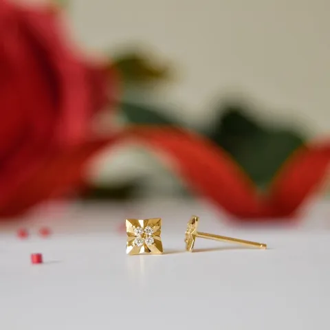 fyrkantigt briljiantöronringar i 14 karat guld med diamant