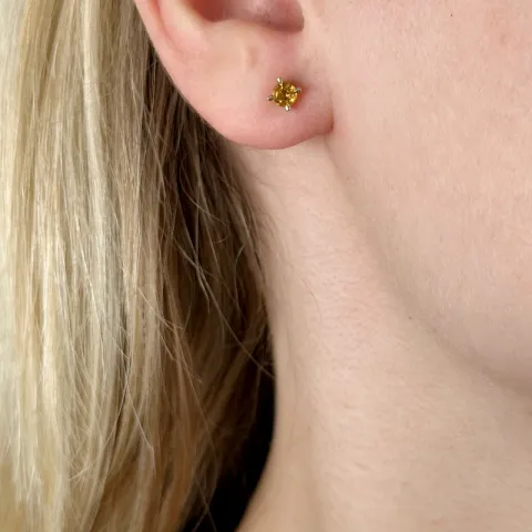 2 x 0,19 ct citrin solitäreörhängestift i 14 karat guld med citrin