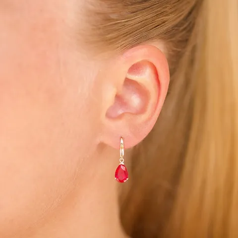 droppformad örhängen i 9 karat guld med rubin och zirkon - Gold Collection