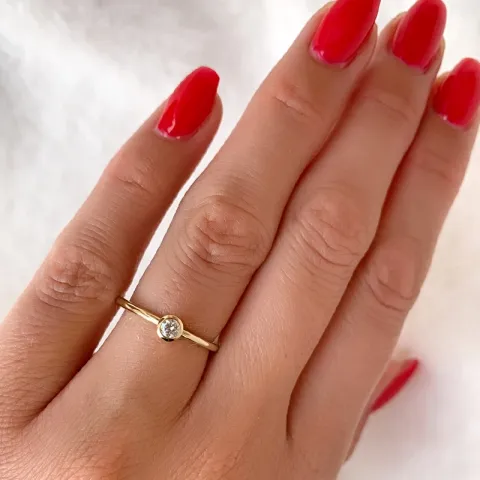 rund diamant solitärring i 14 karat guld 0,10 ct