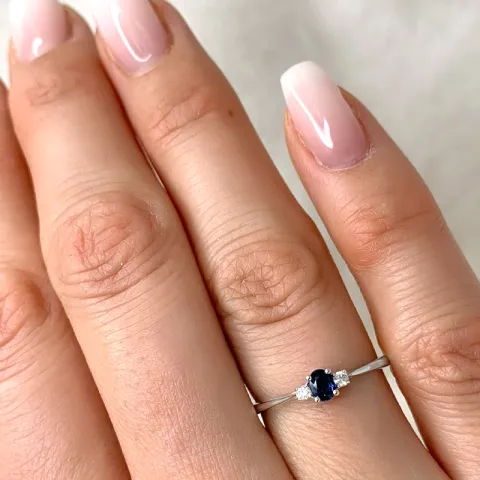 blå safir diamantring i 14 karat vitguld 0,05 ct