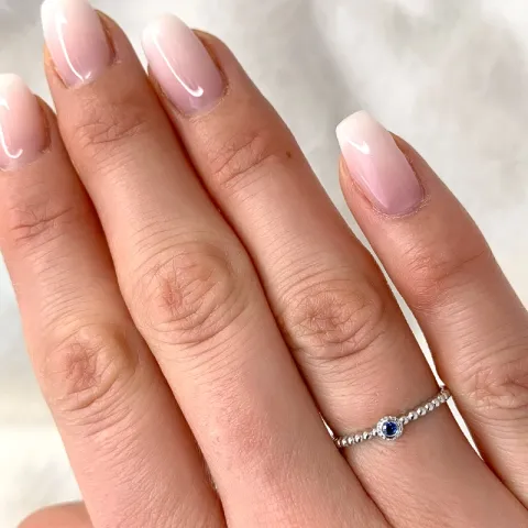 rund safir ring i 14 karat vitguld 0,04 ct