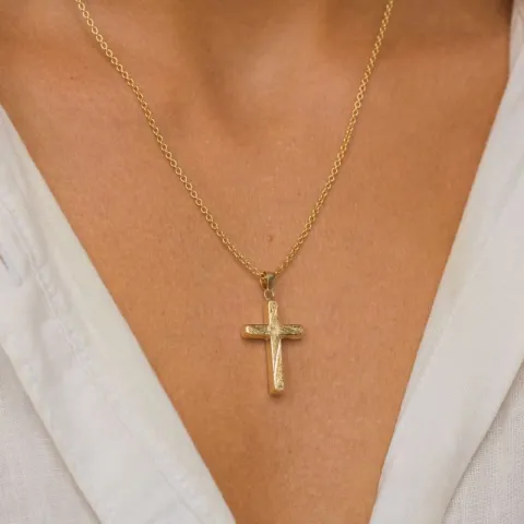 kors halsband i förgyllt silver med hängen i 8 karat guld