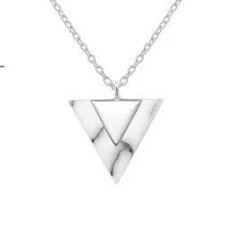 halsband i silver med hängen i silver