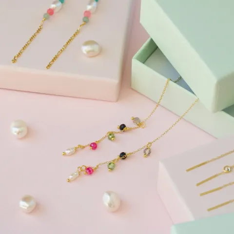 multifärgade sten kedja örhängen i förgyllt silver - Loom Stones