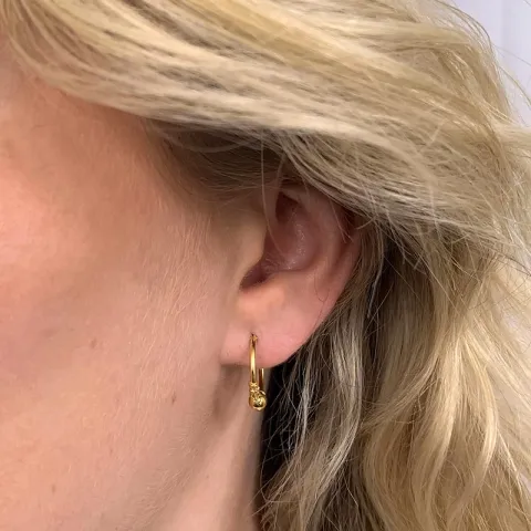 Rund örhängen i förgyllt silver