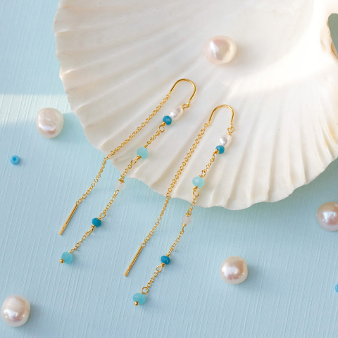 långa blå pärla örhängen i förgyllt silver