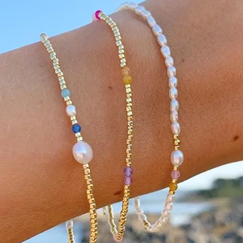 Hultquist Isabella pärla armband i förgyllt silver multifärgat sten