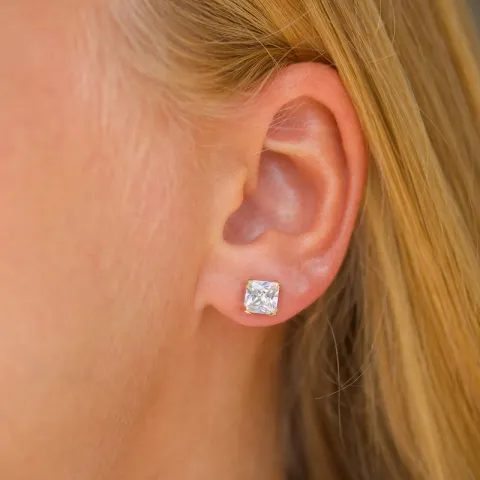 6 mm örhängestift i 9 karat guld med zirkon