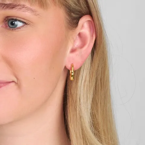 Studio Z Bumped creol i förgyllt silver