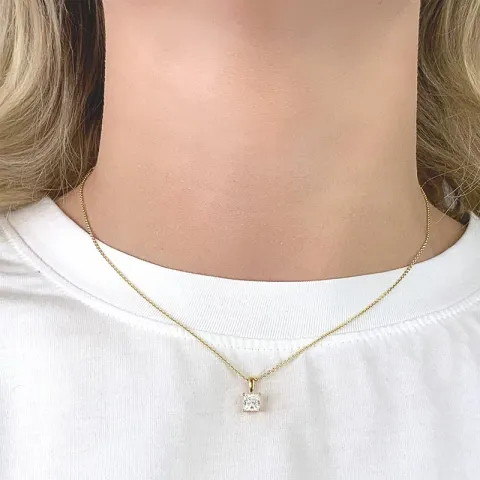 Fyrkantigt hängen i 9 karat guld