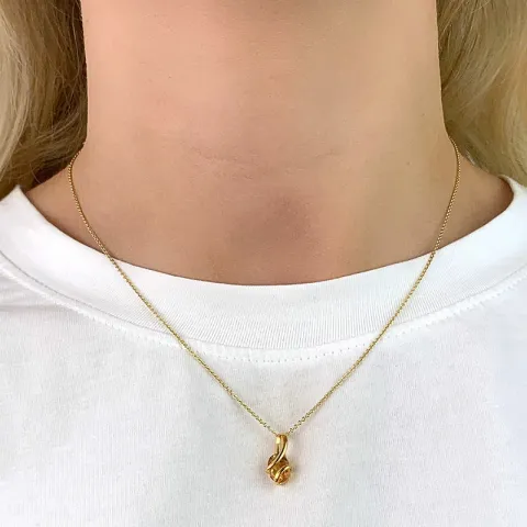 Ovalt hängen i 9 karat guld