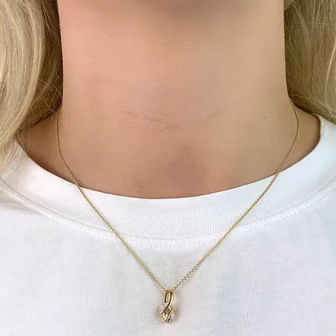 Ovalt hängen i 9 karat guld