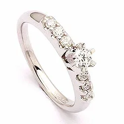 diamant ring i 14 karat vitguld 0,53 ct