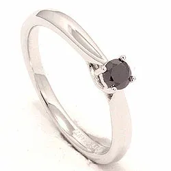 sort diamant ring i 14 karat vitguld 0,20 ct