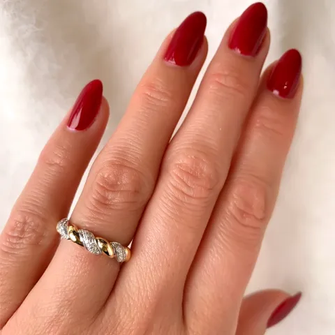 diamant ring i 14 karat guld- och vitguld 0,19 ct