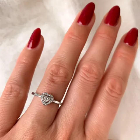 Hjärtering i 14 karat vitguld 0,129 ct