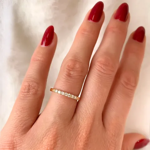 smal briljantring i 14 karat guld 0,207 ct
